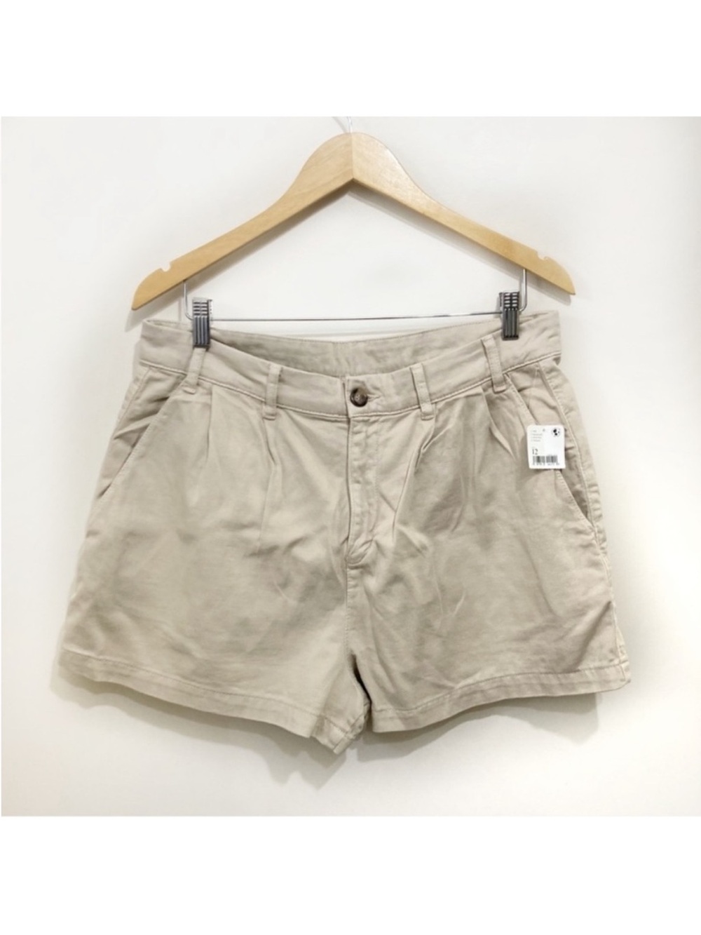 Free People Billie Chino Pleated High Rise Shorts Almond Milk Beige Size 12 New - Picture 3 of 10